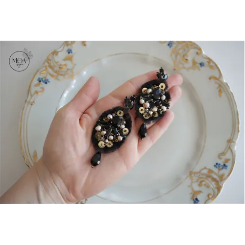 Cercei statement cu cristale, margele si tulle negru