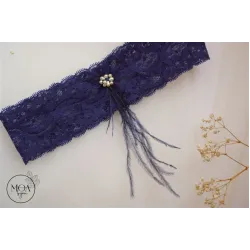 Jartiera bleumarin cu pene naturale