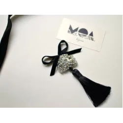 Brosa cu cristale si ciucure matasos